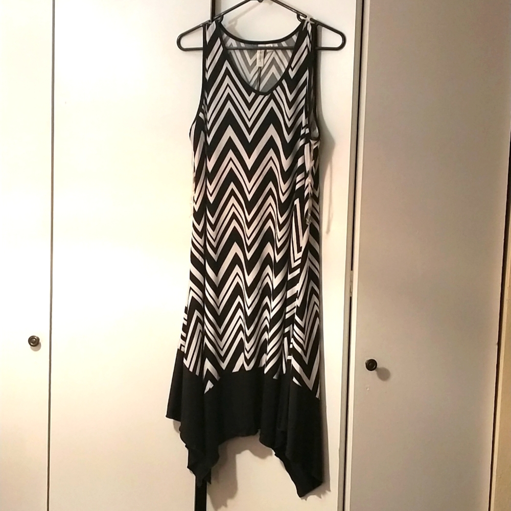 1x handkerchief hem zigzag dress